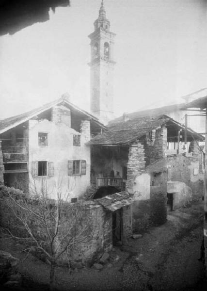 Berzo Inferiore - Chiesa parrocchiale della Natività di Maria - Campanile