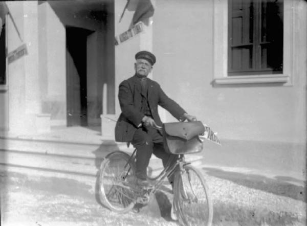 Palazzolo sull'Oglio - Località S. Pancrazio - Uomo in bicicletta