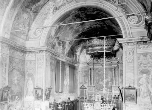 Berzo Inferiore - Chiesa parrocchiale della Natività di Maria - Interno verso l'altare