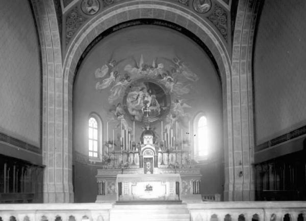 Cogno - Chiesa parrocchiale dell'Annunciazione - Abside con altare