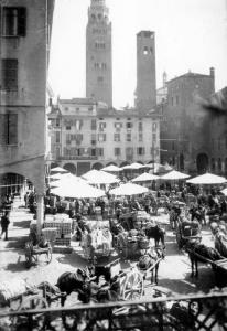 Cremona - Piazza Cavour - Mercato comunale