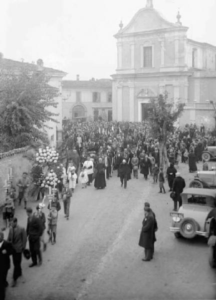 Palazzolo sull'Oglio - Località San Pancrazio - Funerali di G. L. Vezzoli - Uscita del corteo funebre dalla chiesa