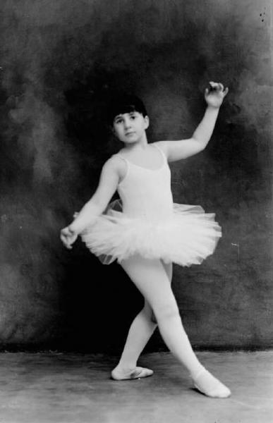 Ritratto infantile - Bambina vestita da ballerina