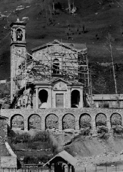 Dezzo di Scalve (?) - Chiesa in restauro