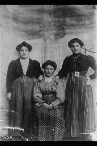 Ritratto delle sorelle Giovannina, Beppina e Maria Boffetti.