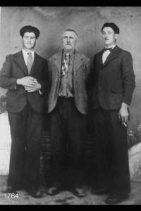 Pietro Personeni di Bedulita con il suocero Luigi Arrigoni e Orazio  Mazzoleni.