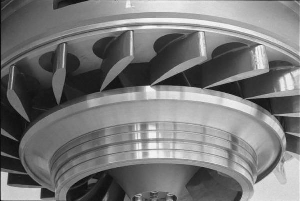 Forze Motrici Brusio - Centrale elettrica di Campocologno - Interno - Coperchio della turbina con ruota direttrice
