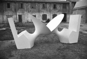 Iginio Balderi. Scultura " Eos ". Mostra Internazionale di scultura all'aperto. Fondazione Pagani.