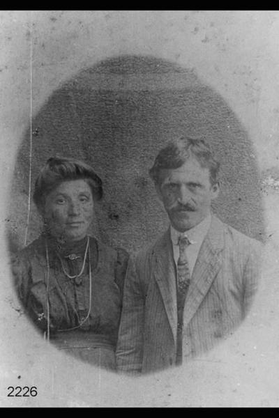 Angelo Capelli con la prima moglie Genoveffa.