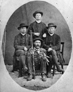 I quattro fratelli Fondra di Taceno, di cui tre preti e un cacciatore.