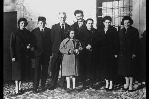 Valentino Rota, la moglie Agostina Rota con 6   figli.