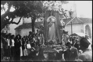 Festa della Madonna pellegrina. Chiesa di Roncola. Processione con statua della Madonna.