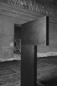 Igino Legnaghi. Museo Civico di Palazzo Te. Mostra: "Sculture 1963/82". Opera esposta in una sala interna.