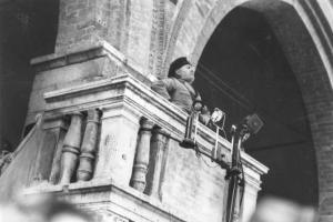 Fascismo - cerimonie - Cremona - Arengario - Discorso del Duce
