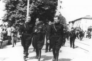 Fascismo - cerimonie - Cremona - Viale Po - Achille Starace con altri ufficiali fascisti
