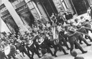 Fascismo - adunate - Cremona - Banda del V Corpo d' Armata del Reich - Parata per le vie cittadine