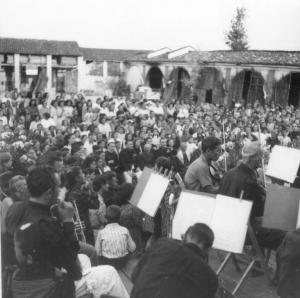 Fascismo - cerimonie - Cremona - Via Brescia - Azienda Agricola Bianchini (ora abbattuta) - Concerto sull'aia - I concertisti