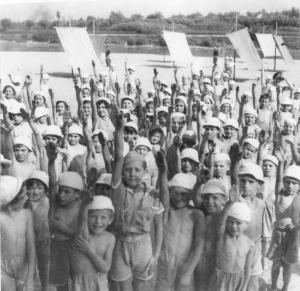 Fascismo - Fiume Oglio - Isola Dovarese - Colonia fluviale - Ritratto di gruppo - Bambini