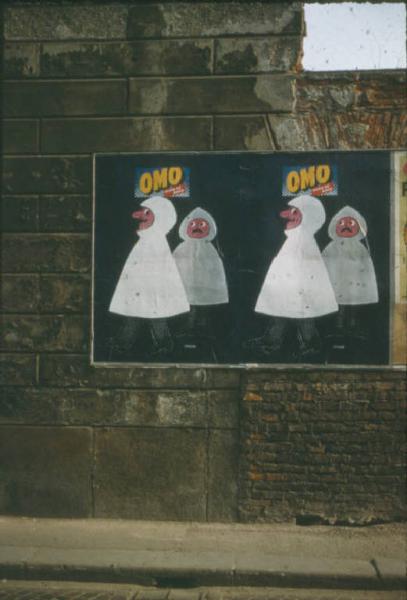 Milano - Manifesti pubblicitari - Detersivo Omo