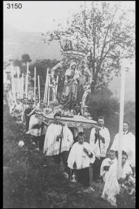 Valsecca. Processione della Madonna del rosario.