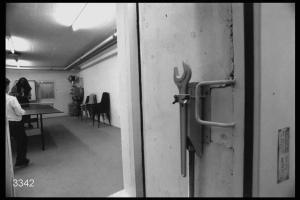 Chiesa mormone a Lugano. Rifugio antiatomico. Ingresso di una sala con tavolo da ping pong.
