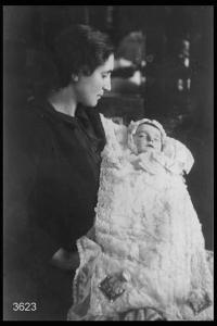 Angela Mazzoleni con il figlio Gianantonio morto di polmonite.