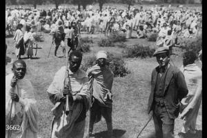 Frate Isaia Roncalli al centro di una manifestazione contro lo schiavismo.