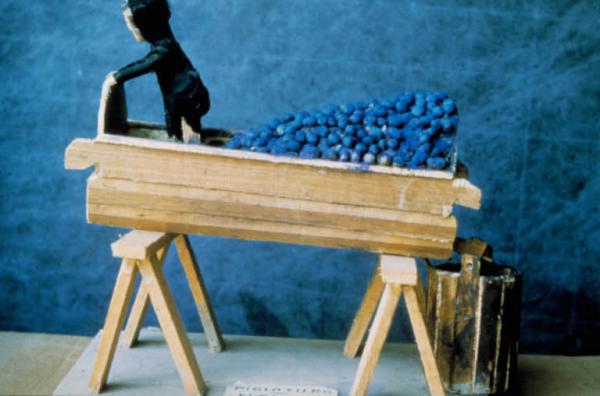 Poggio Rusco - Figurazioni di Remo Merighi - Plastico con scena di vendemmia - La pigiatura dell'uva