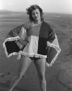 Roma. Dintorni. Sofia Loren ritratta sulla sabbia