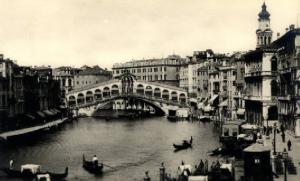 Venezia - Ponte di Rialto - Gondole