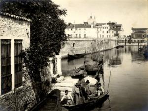 Venezia - Isola della Giudecca - Rio del Ponte lungo - Barca con bambini