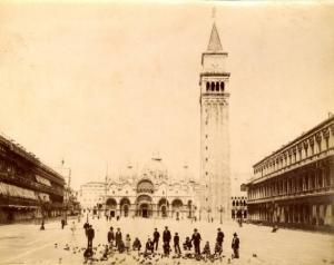 Venezia - Piazza San Marco - Basilica e Campanile - Ritratto di gruppo