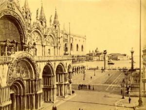 Venezia - Piazza San Marco - Basilica di S. Marco e colonne di S. Marco e S. Teodoro