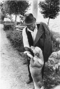 Ernesto Sala col suo cane.