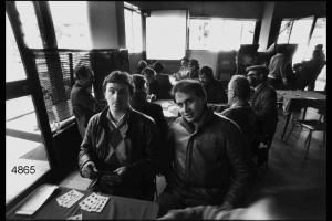 Quarto Oggiaro. Due giocatori di carte in un bar-sala giochi.