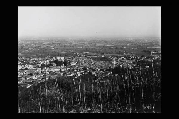 Oltrepò Pavese. Veduta panoramica sulla cittadina di Broni.