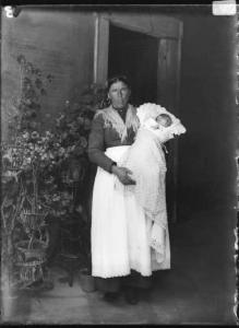 Carlo Tagliaferri neonato con la balia di Campo.