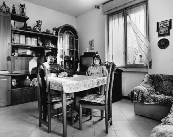 Azienda Agricola f.lli Arrigoni. Coltivazione: riso. Roberto e la moglie. Sala da pranzo dell'abitazione.