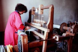 Telaio nel laboratorio artigianale di Toppi Stelio (Pezzotti). I pezzotti di Arigna. (Luoghi della tradizione del lavoro).