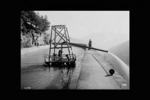 Società Edison - Valle Camonica - Cantiere - Canale - Chiatta con idrovora in azione
