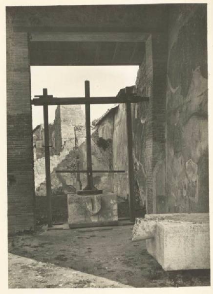 Sito archeologico - Pompei - Pressa per la spremitura delle olive
