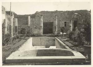 Sito archeologico - Pompei - Casa del Citarista - Giardino con piscina