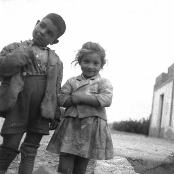 Melissa (Crotone) - Bambini in una strada