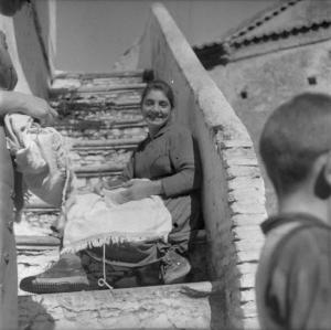 Melissa (Crotone) - Giovane donna sulla scala esterna di una casa