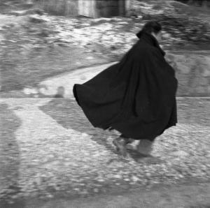 Melissa (Crotone) - Contadino con mantello in una strada