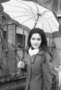 Ritratto femminile - giovane con ombrello