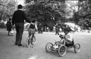 Milano - Giardini Pubblici - Bambini in bicicletta e macchine a pedale