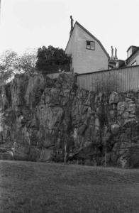 Svezia - retro di una villetta costruita sulla roccia