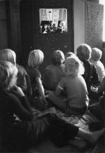Svezia, Stoccolma - Bambini che assitono ad uno spettacolo di burattini