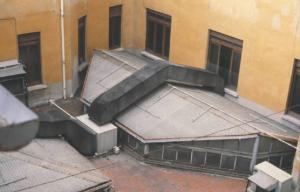 Casa di ringhiera - balcone con biancheria stesa